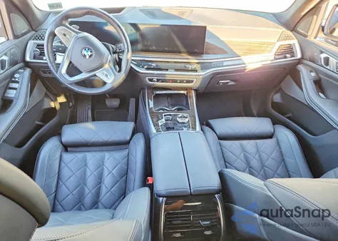 2025 BMW X7 xDrive40I z USA, uszkodzony, nr VIN 5UX23EM02S9W23009